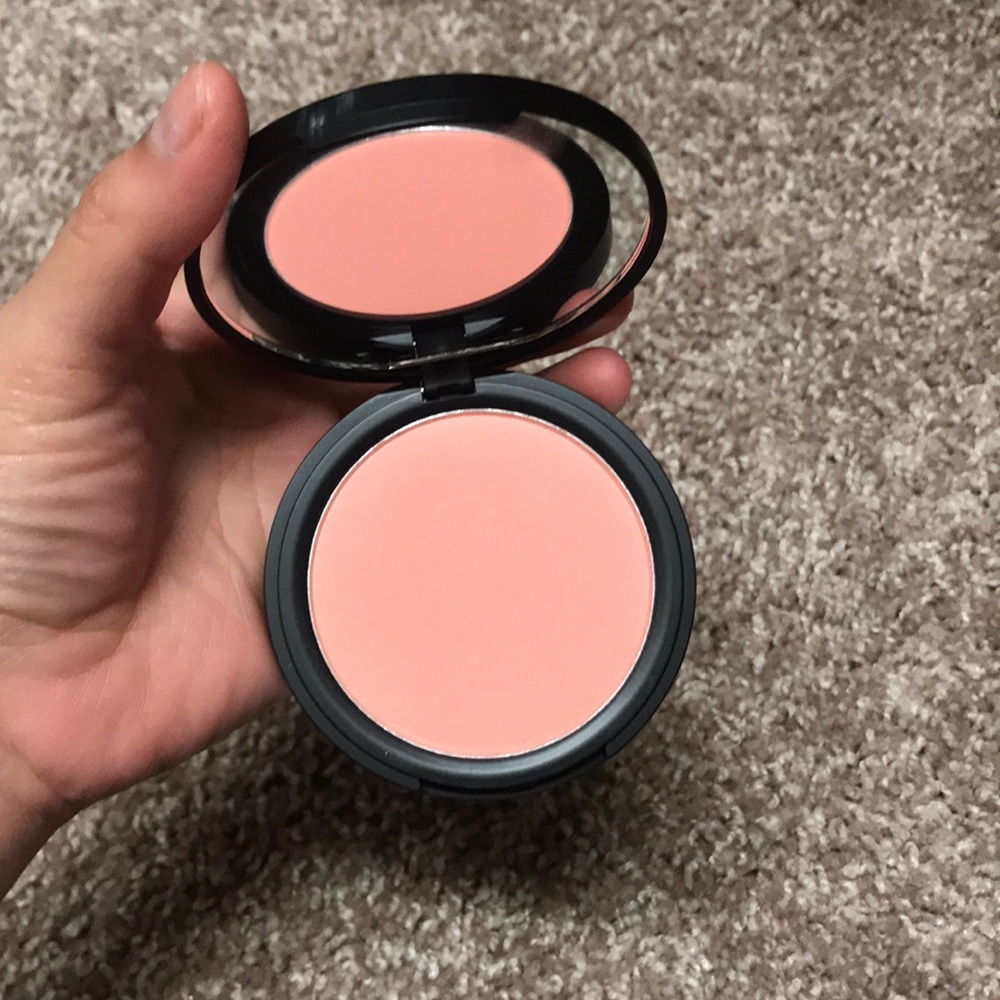 Sigma aura powder blush in pet name